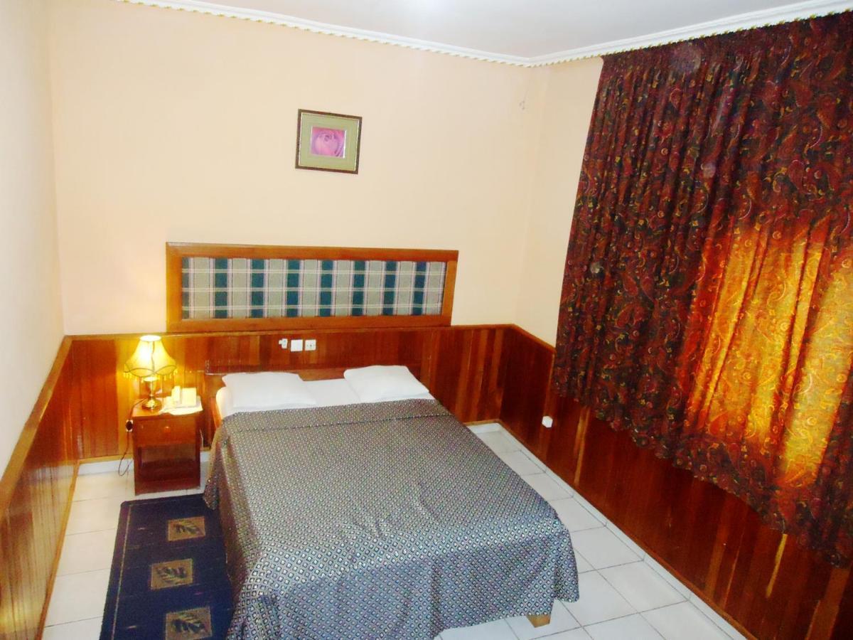 Hotel Saffana Дуала Экстерьер фото